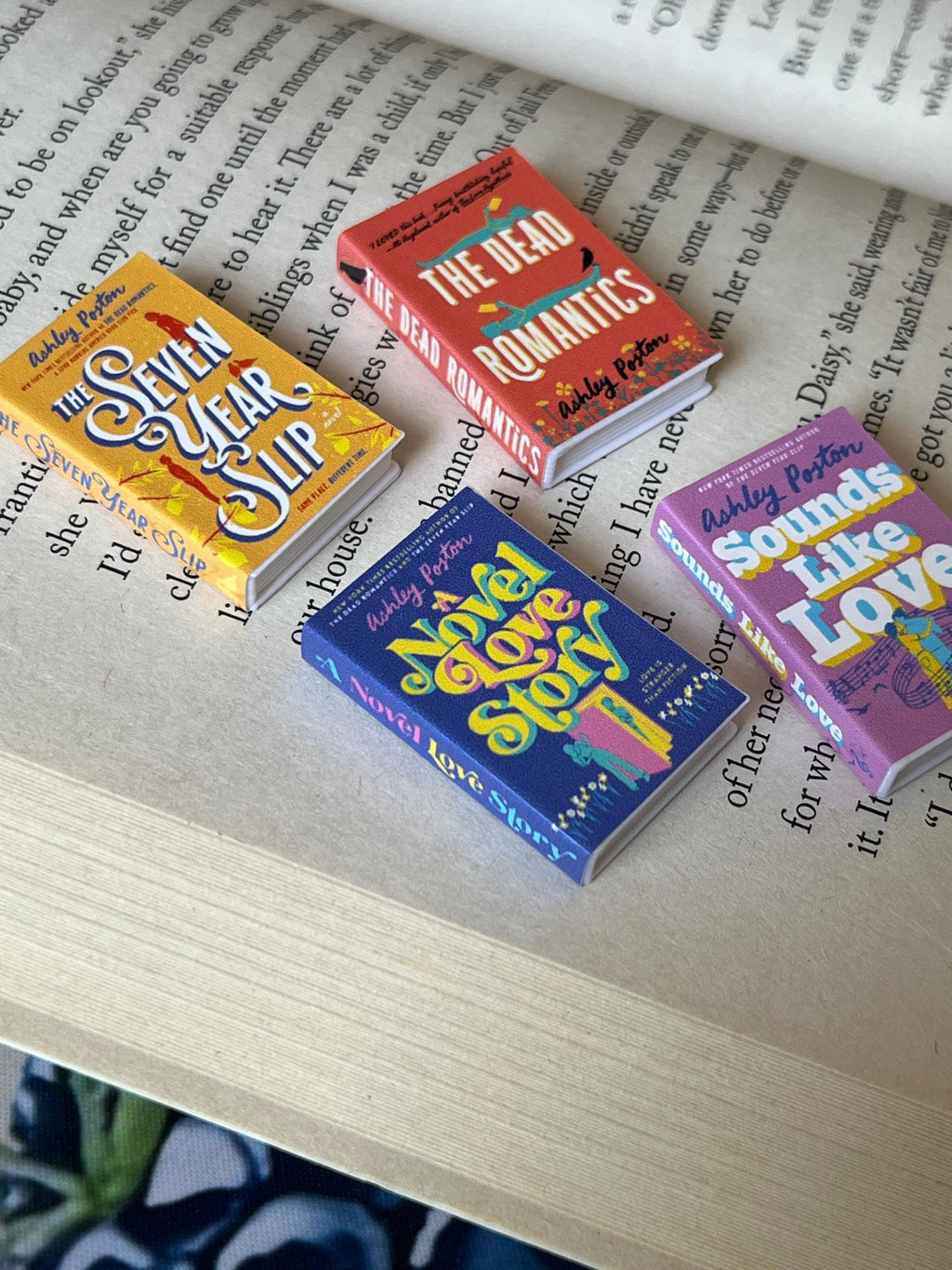 Mini Magnet Ashley Poston Books (set of 4 mini books)