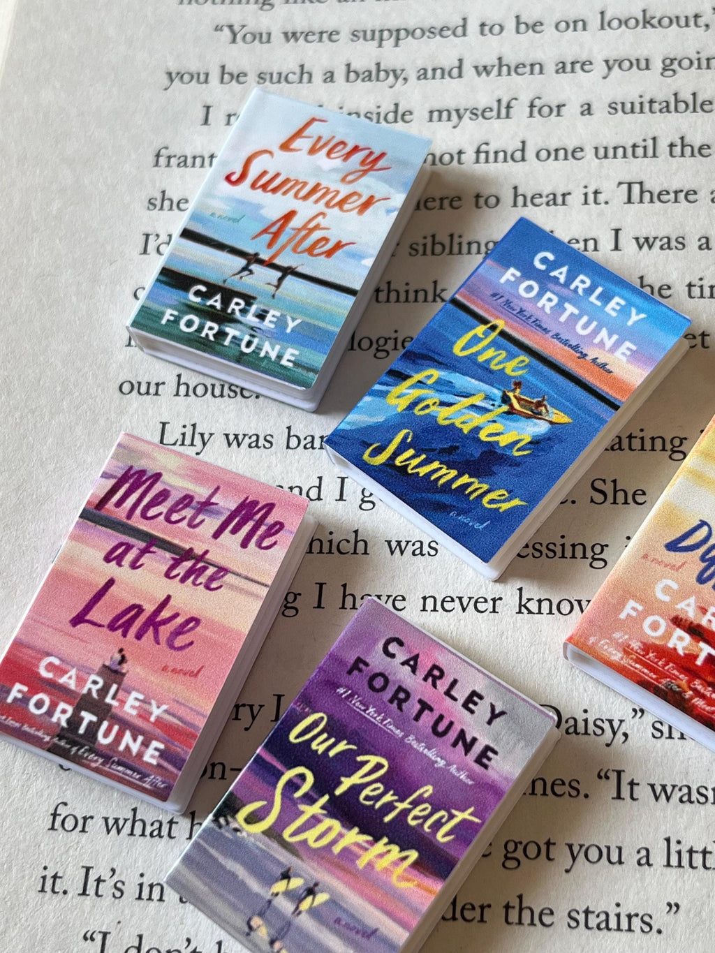 Mini Magnet Carley Fortune Books (set of 5 mini books)