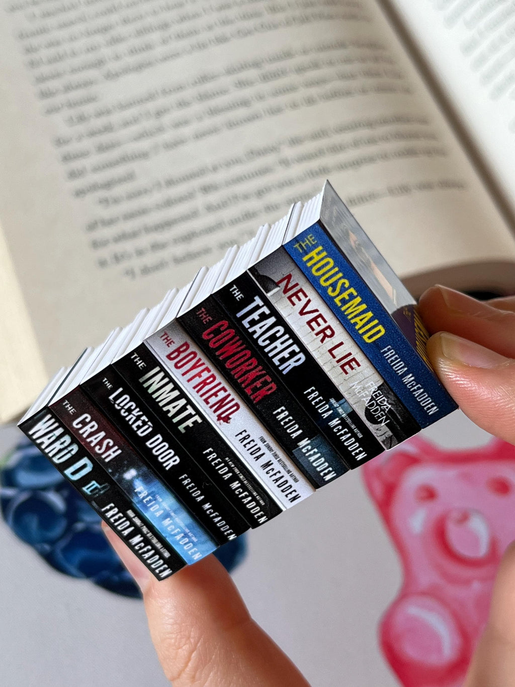 Mini Magnet Freida McFadden Books (set of 9 mini books)