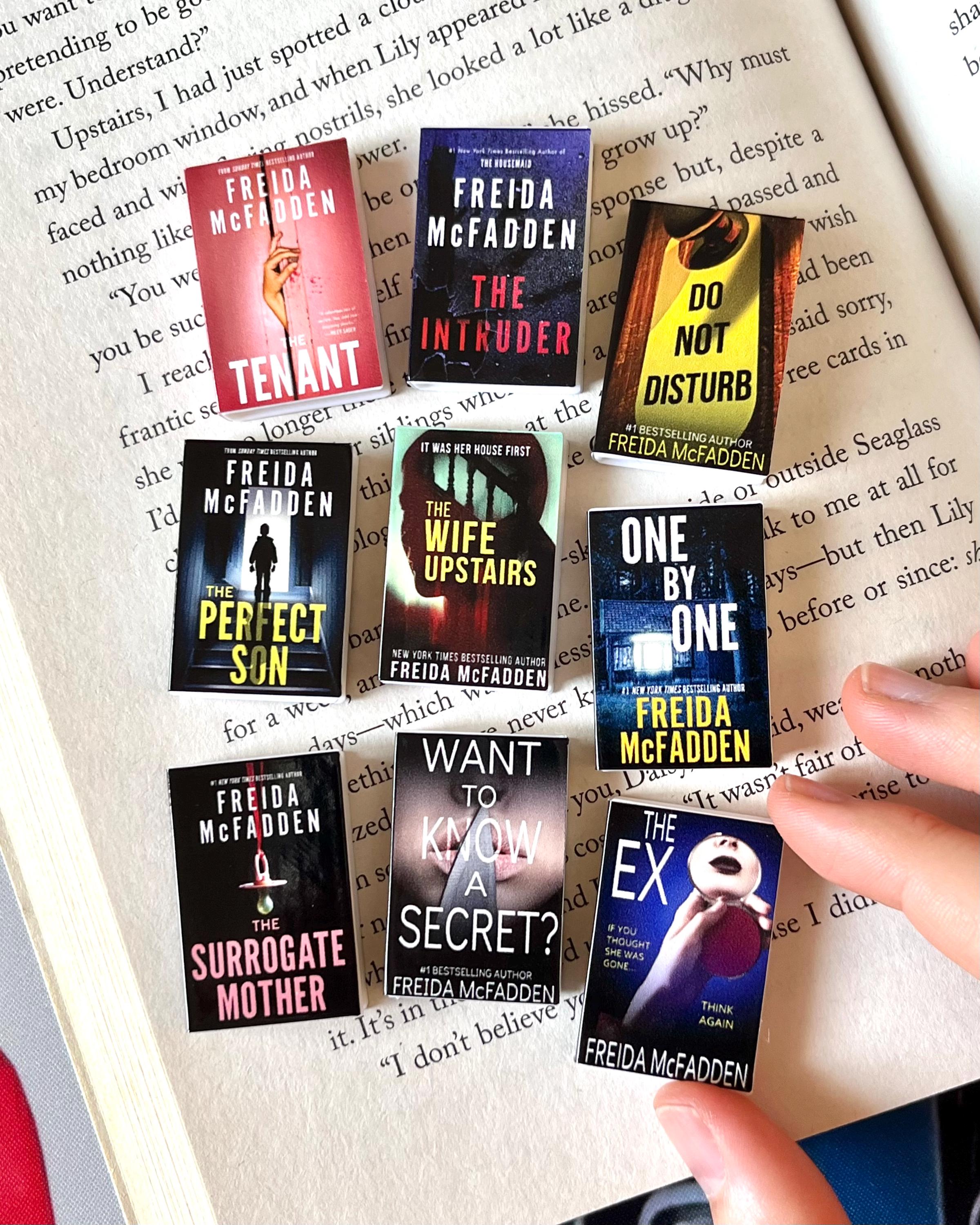 Mini Magnet Freida McFadden Books (set of 9 mini books)