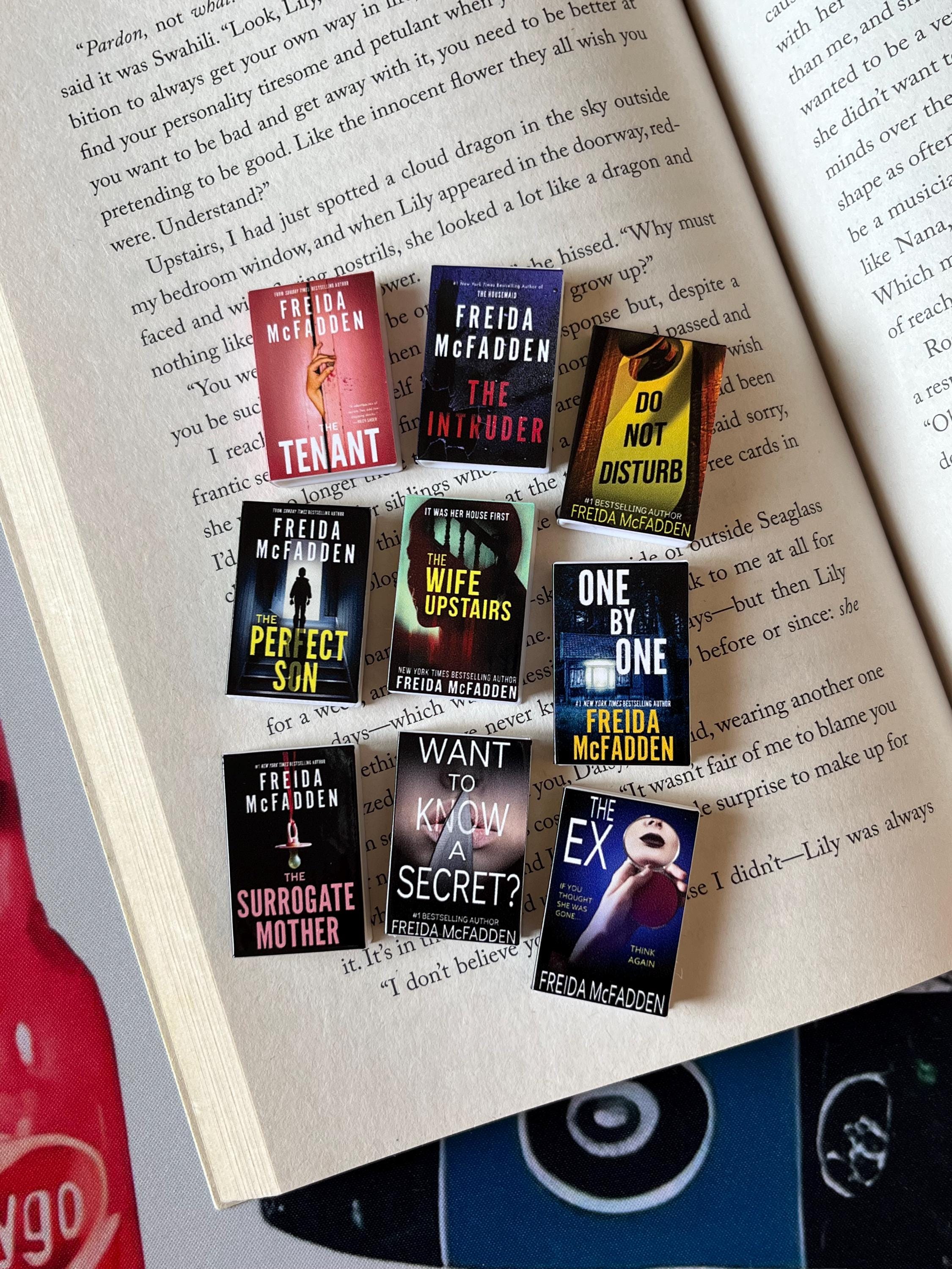 Mini Magnet Freida McFadden Books (set of 9 mini books)