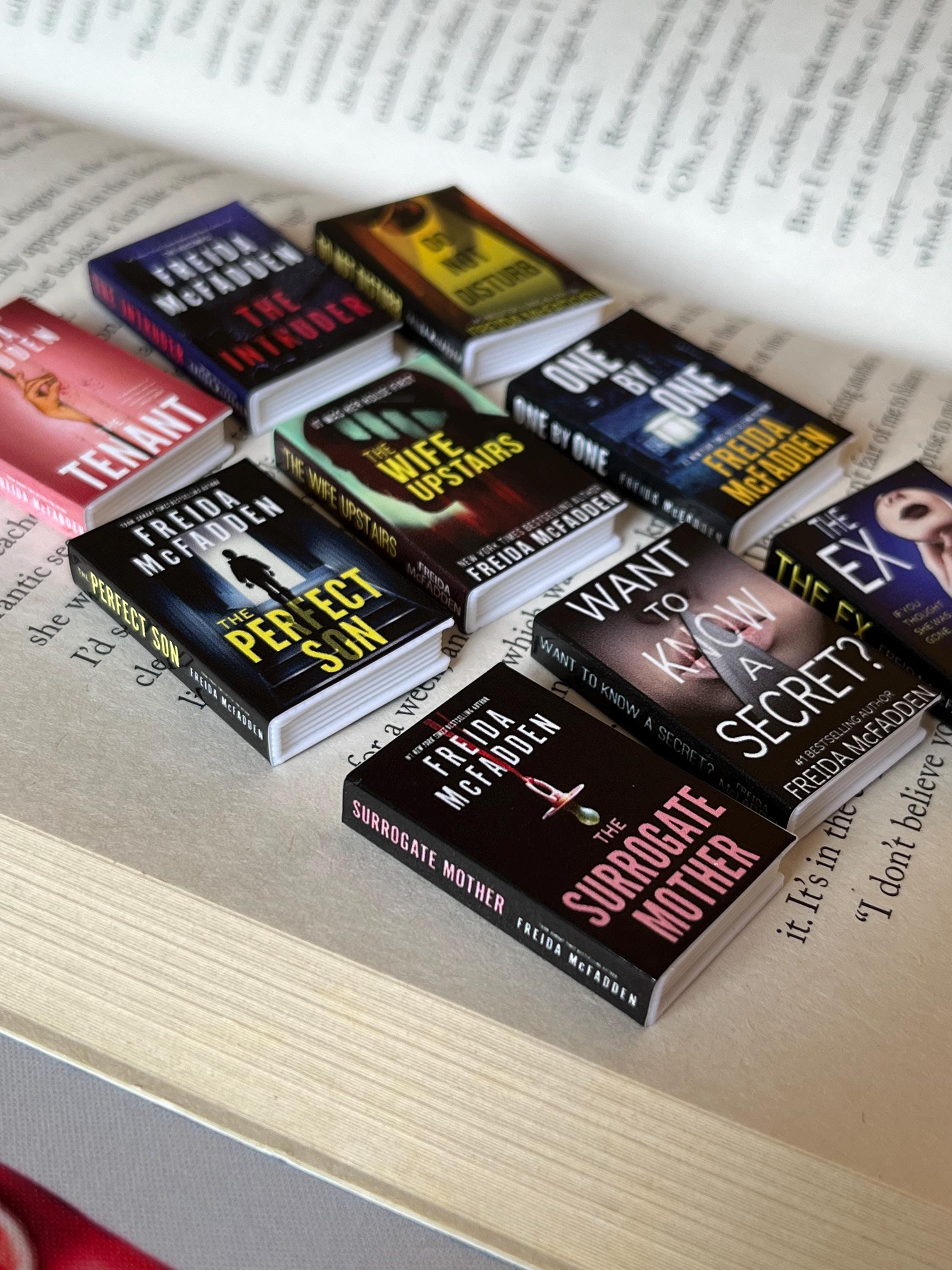 Mini Magnet Freida McFadden Books (set of 9 mini books)