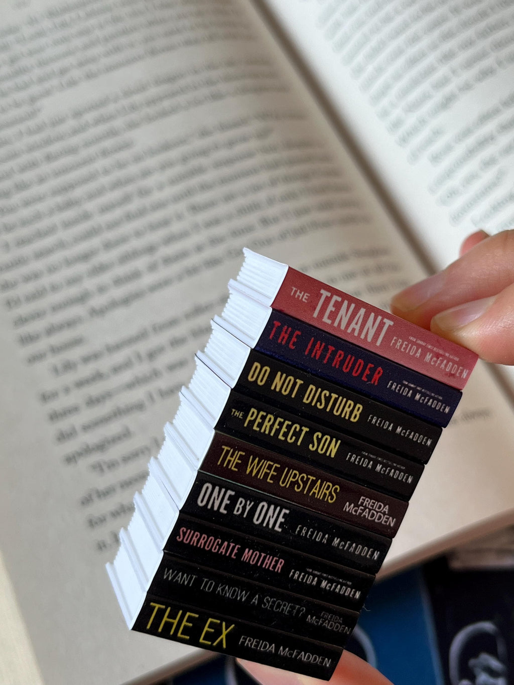 Mini Magnet Freida McFadden Books (set of 9 mini books)