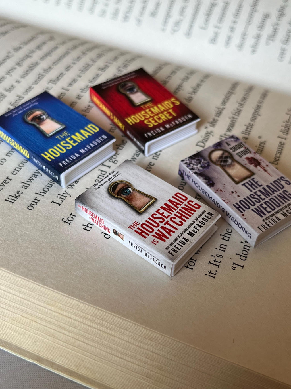 Mini Magnet The Housemaid Books (set of 4 mini books)