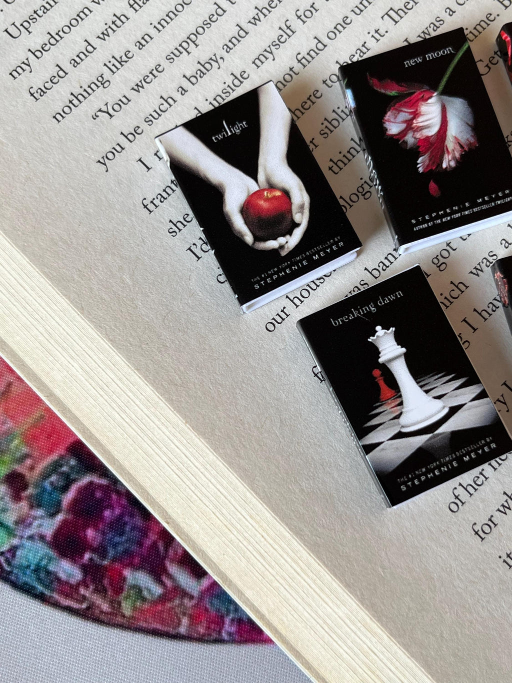 Mini Magnet Twilight Books (set of 5 mini books)