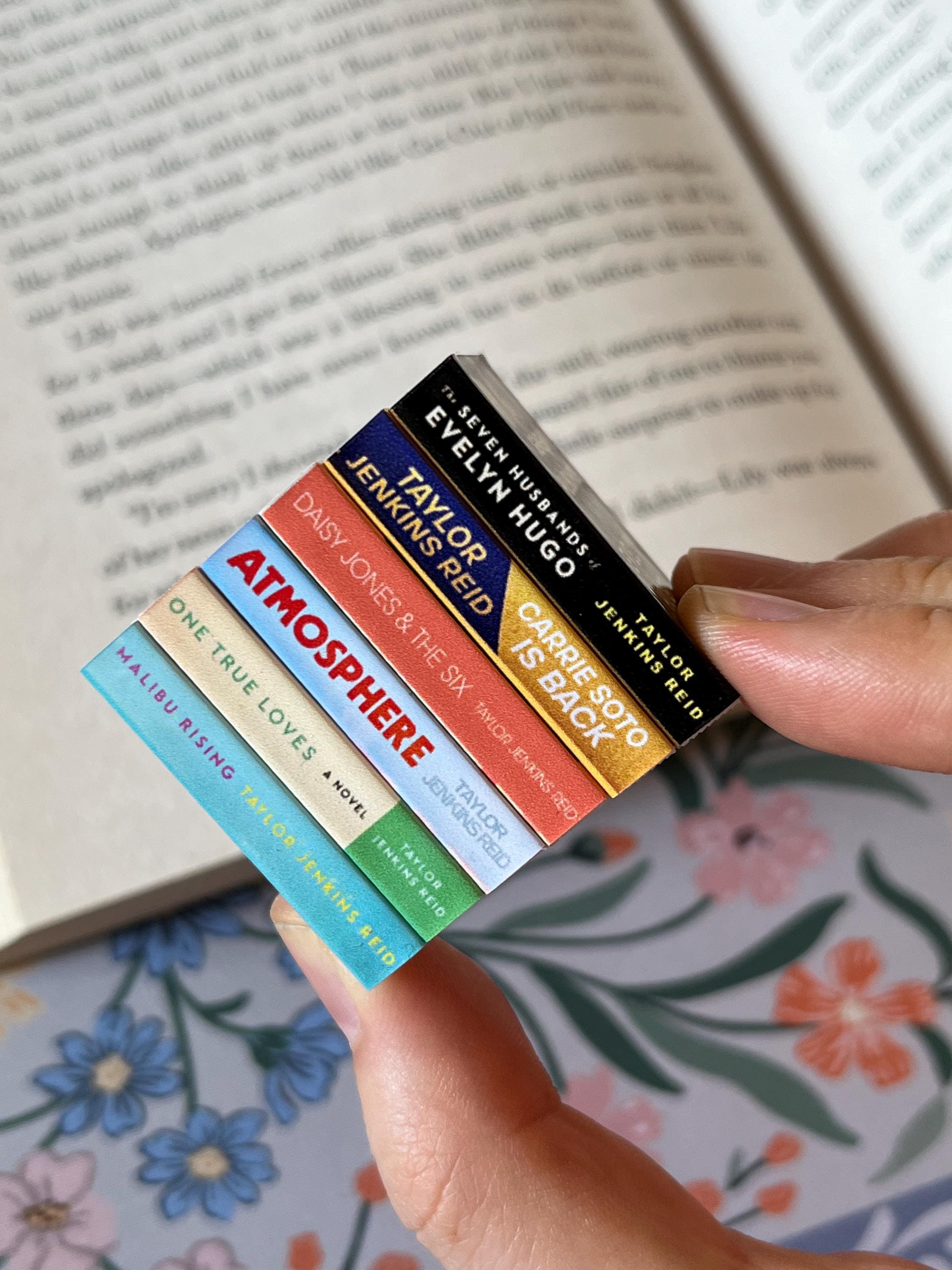 Mini Magnet Taylor Jenkins Reid Books (set of 6 mini books)