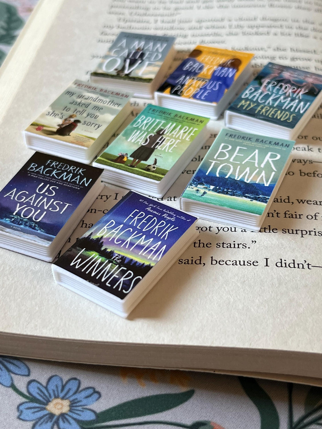 Mini Magnet Fredrik Backman Books (set of 8 mini books)