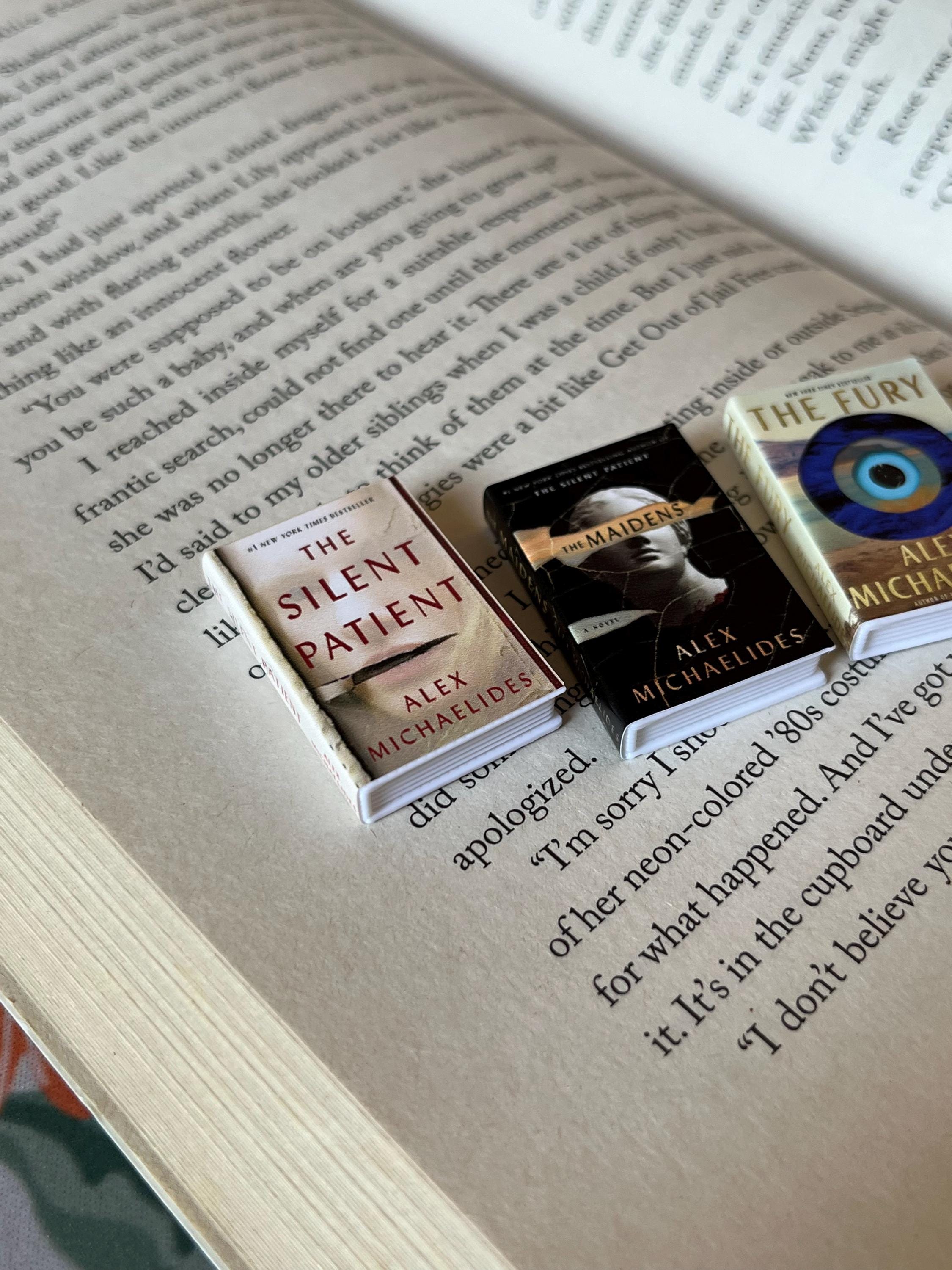 Mini Magnet Alex Michaelides Books (set of 3 mini books)