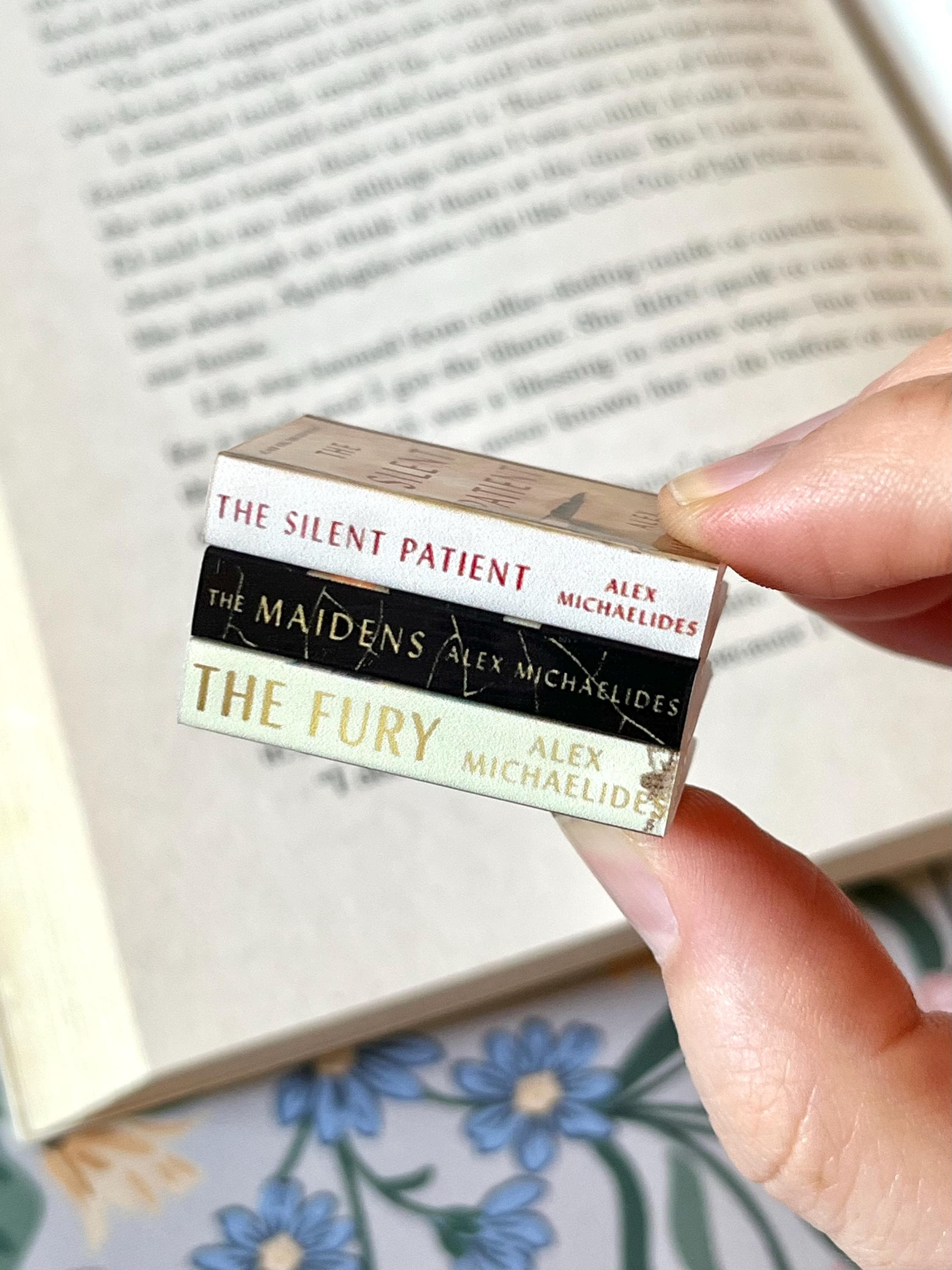 Mini Magnet Alex Michaelides Books (set of 3 mini books)