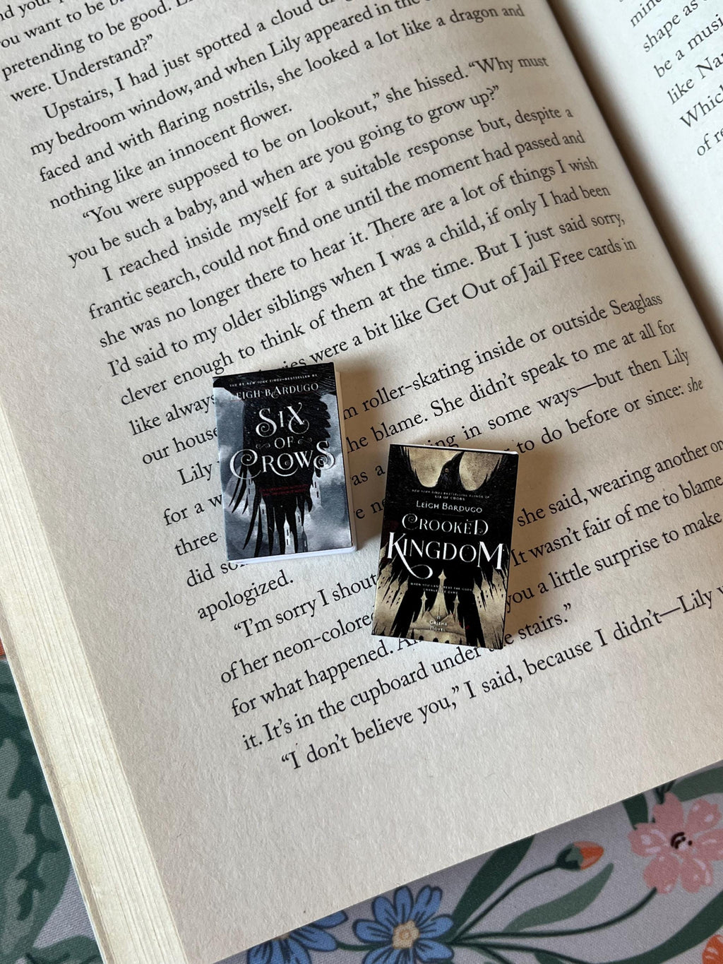 Mini Magnet Six of Crows Books (set of 2 mini books)