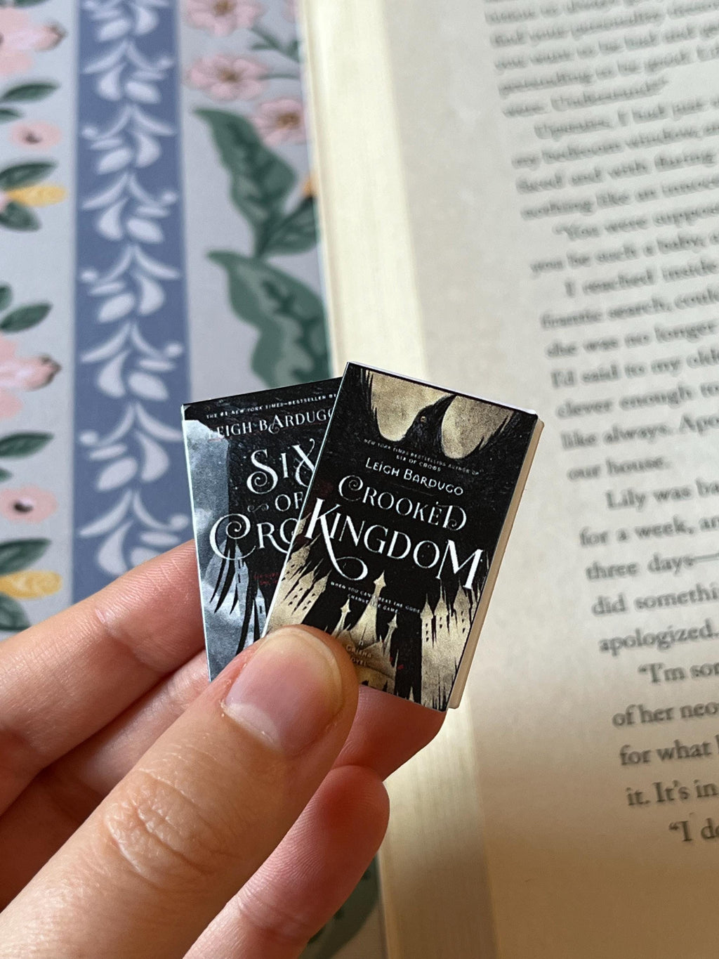 Mini Magnet Six of Crows Books (set of 2 mini books)