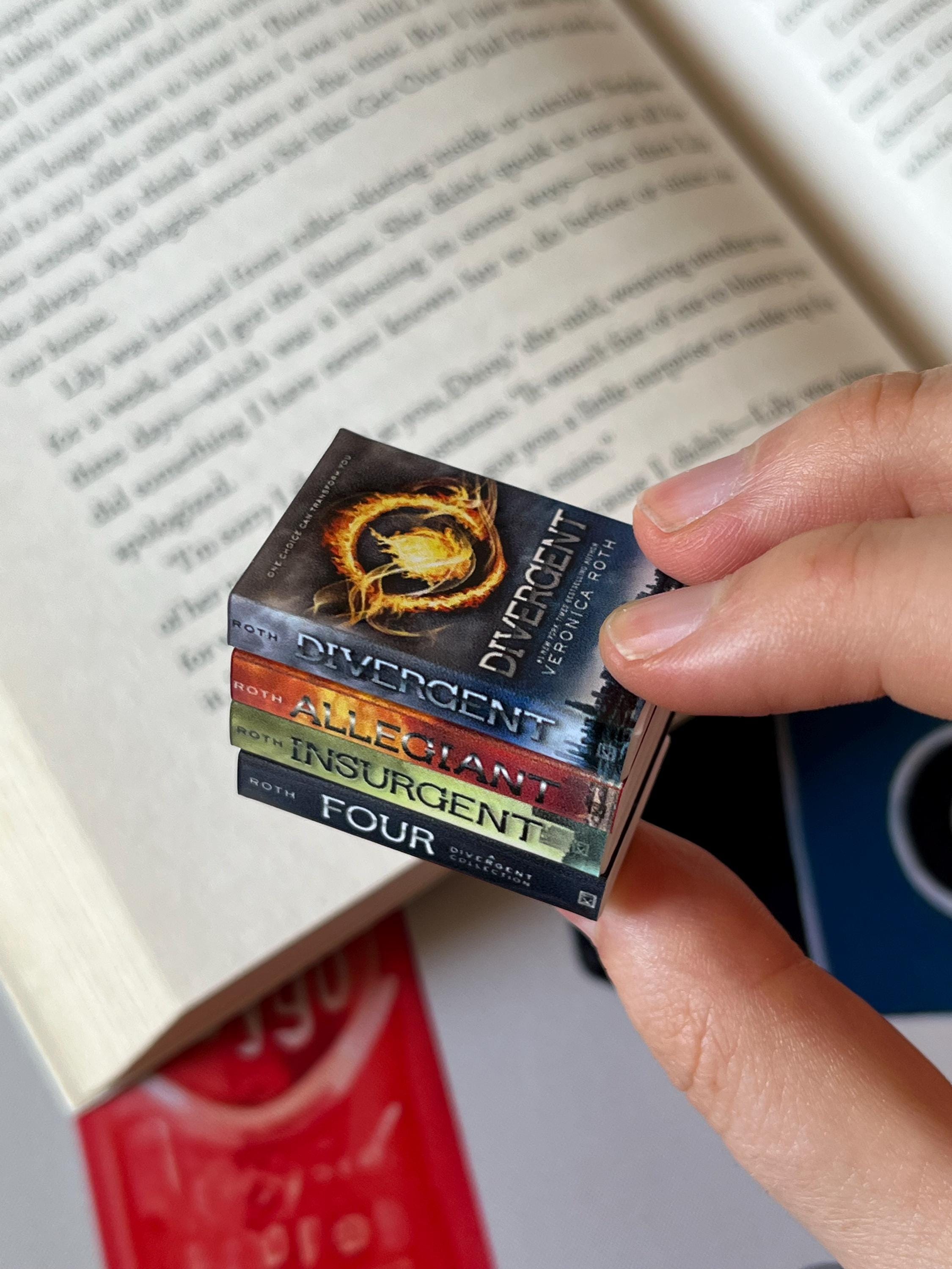 Mini Magnet Divergent Books (set of 4 mini books)