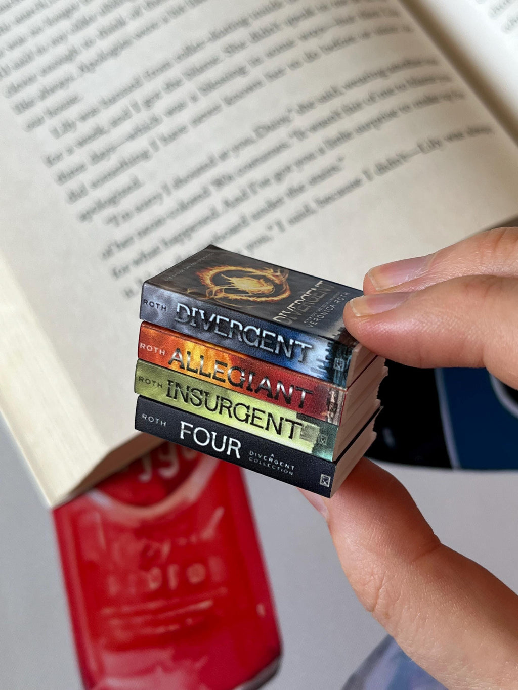 Mini Magnet Divergent Books (set of 4 mini books)