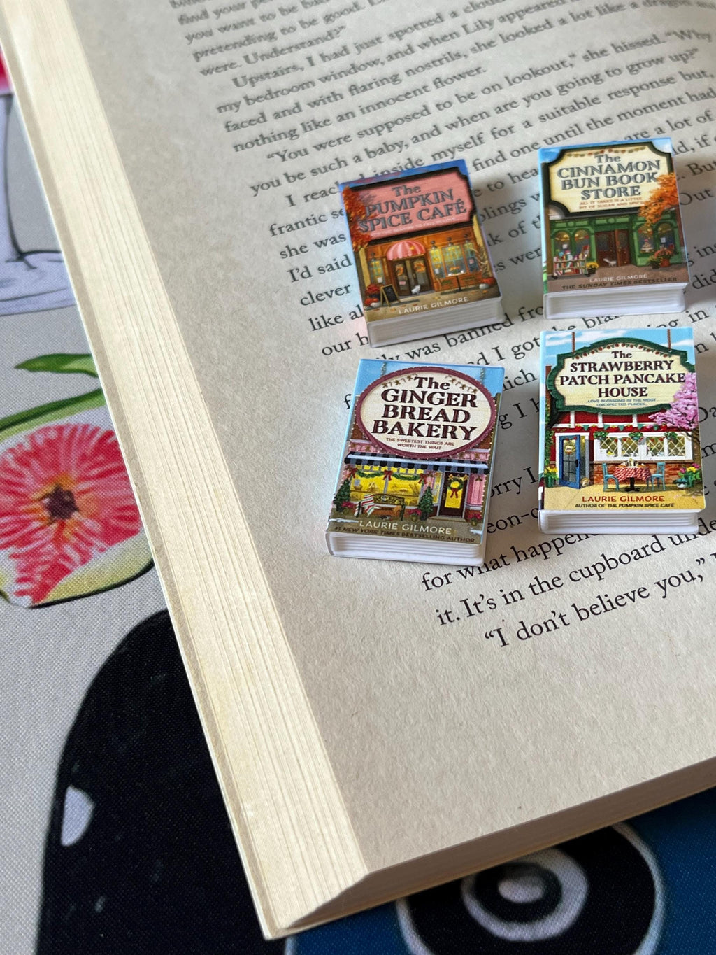 Mini Magnet Dream Harbour Books (set of 6 mini books)