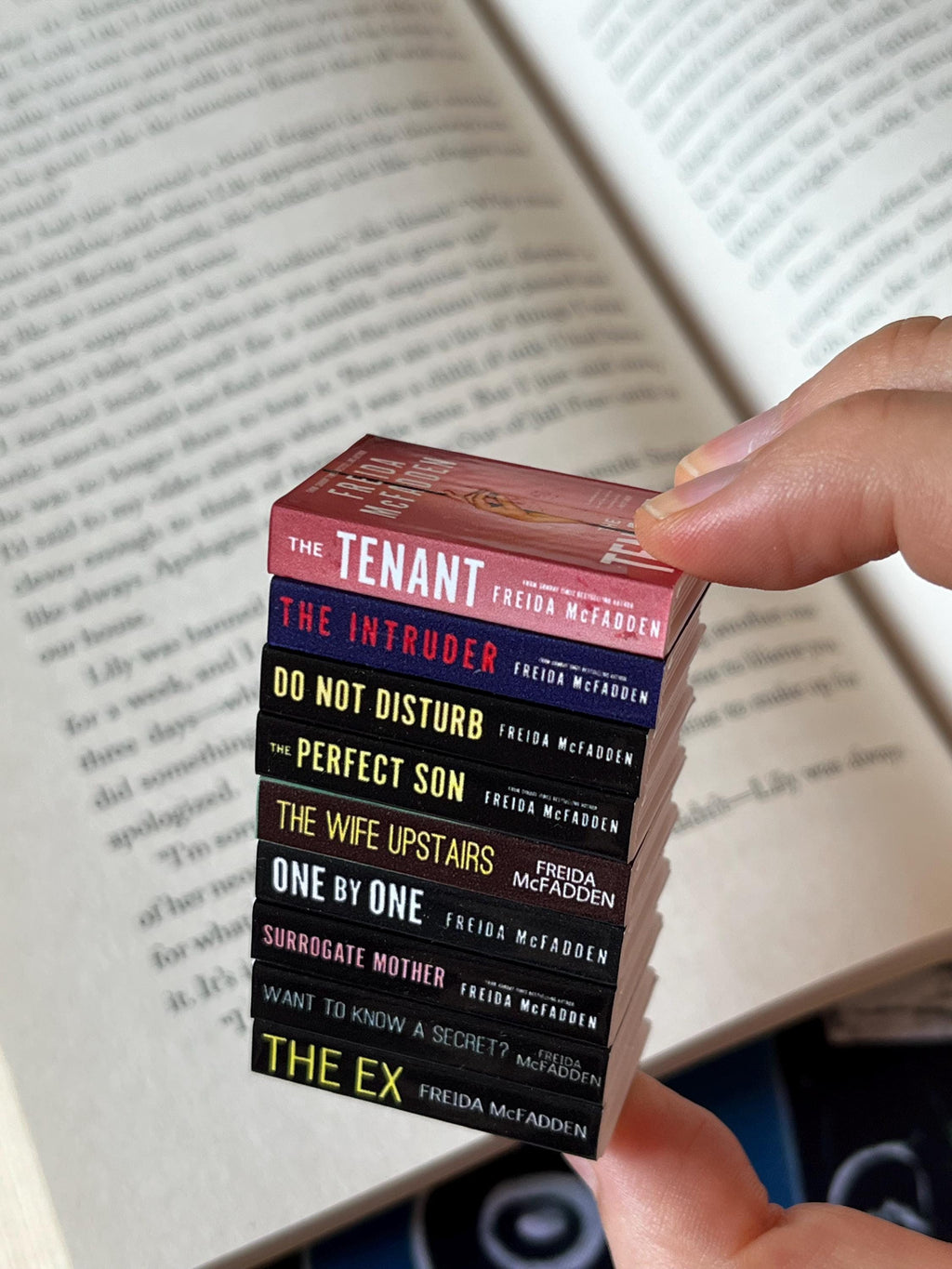 Mini Magnet Freida McFadden Books (set of 9 mini books)