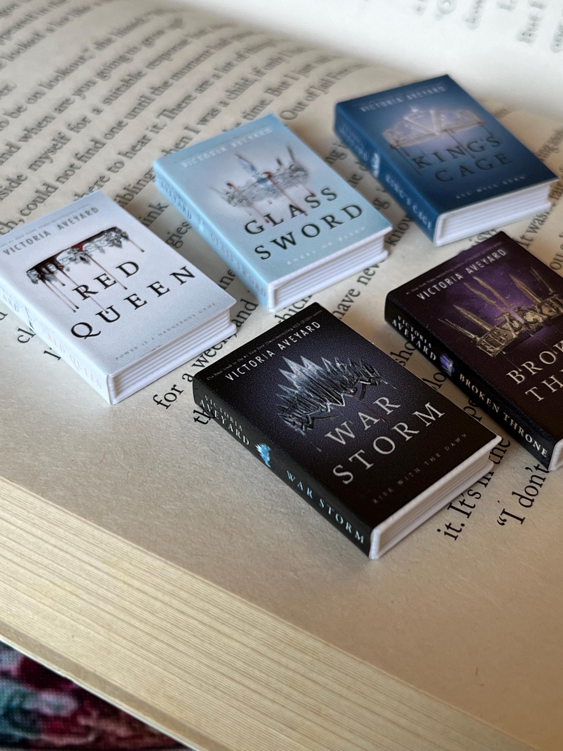 Mini Magnet Red Queen Books (set of 5 mini books)