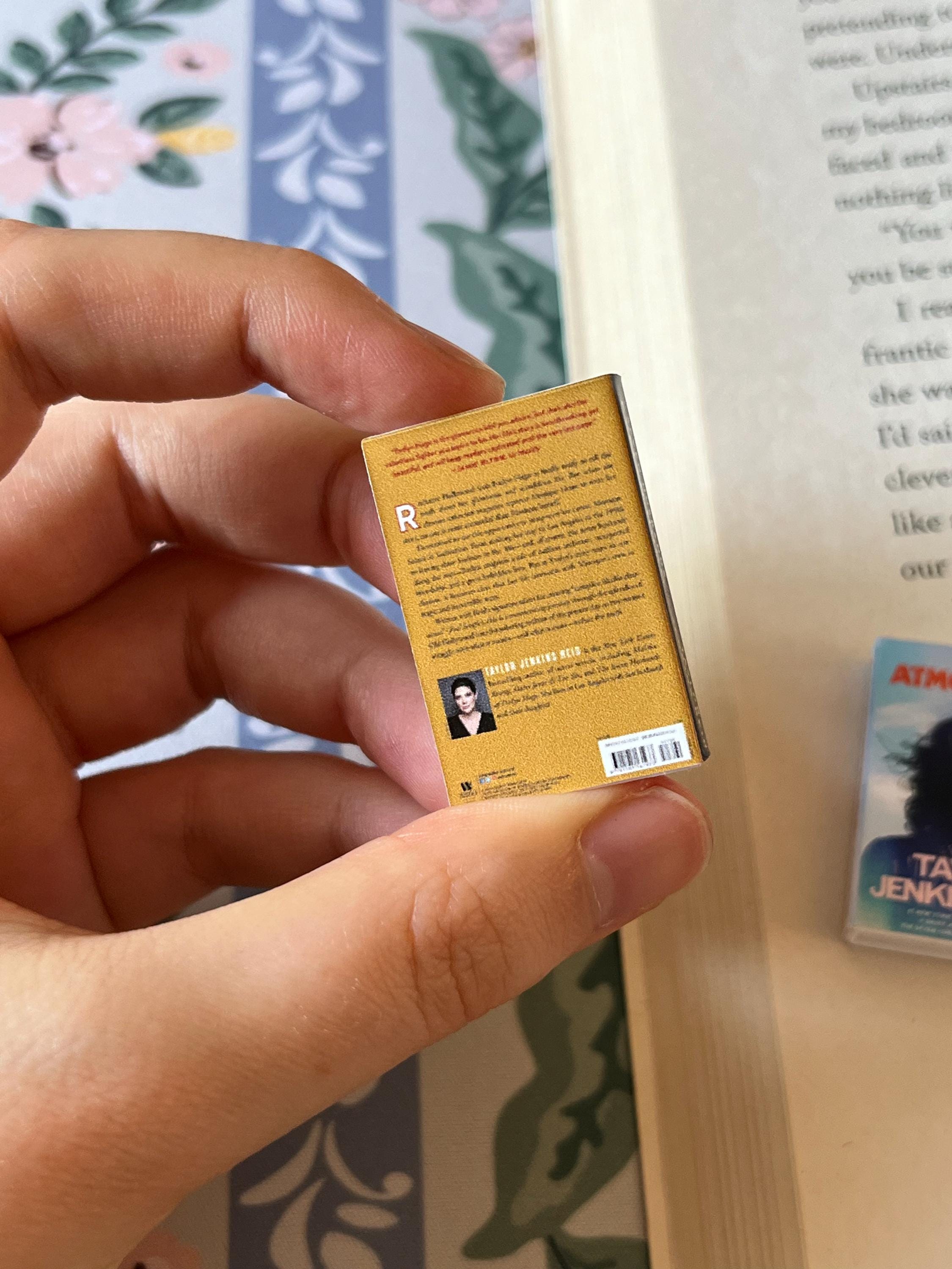 Mini Magnet Taylor Jenkins Reid Books (set of 6 mini books)