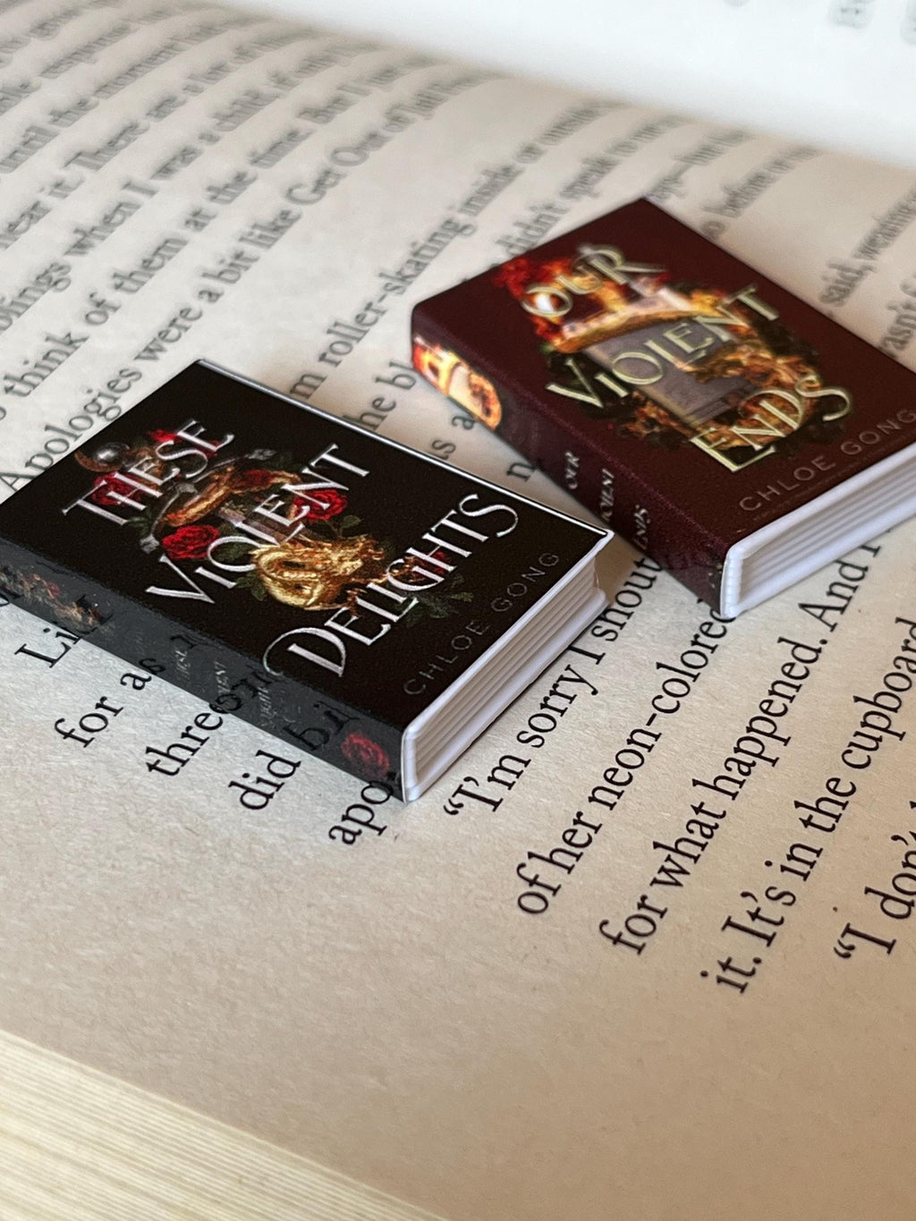 Mini Magnet Secret Shanghai Books (set of 2 mini books)