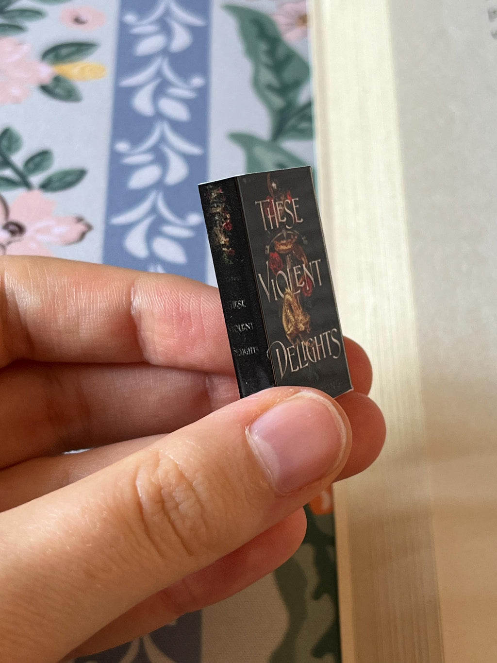 Mini Magnet Secret Shanghai Books (set of 2 mini books)