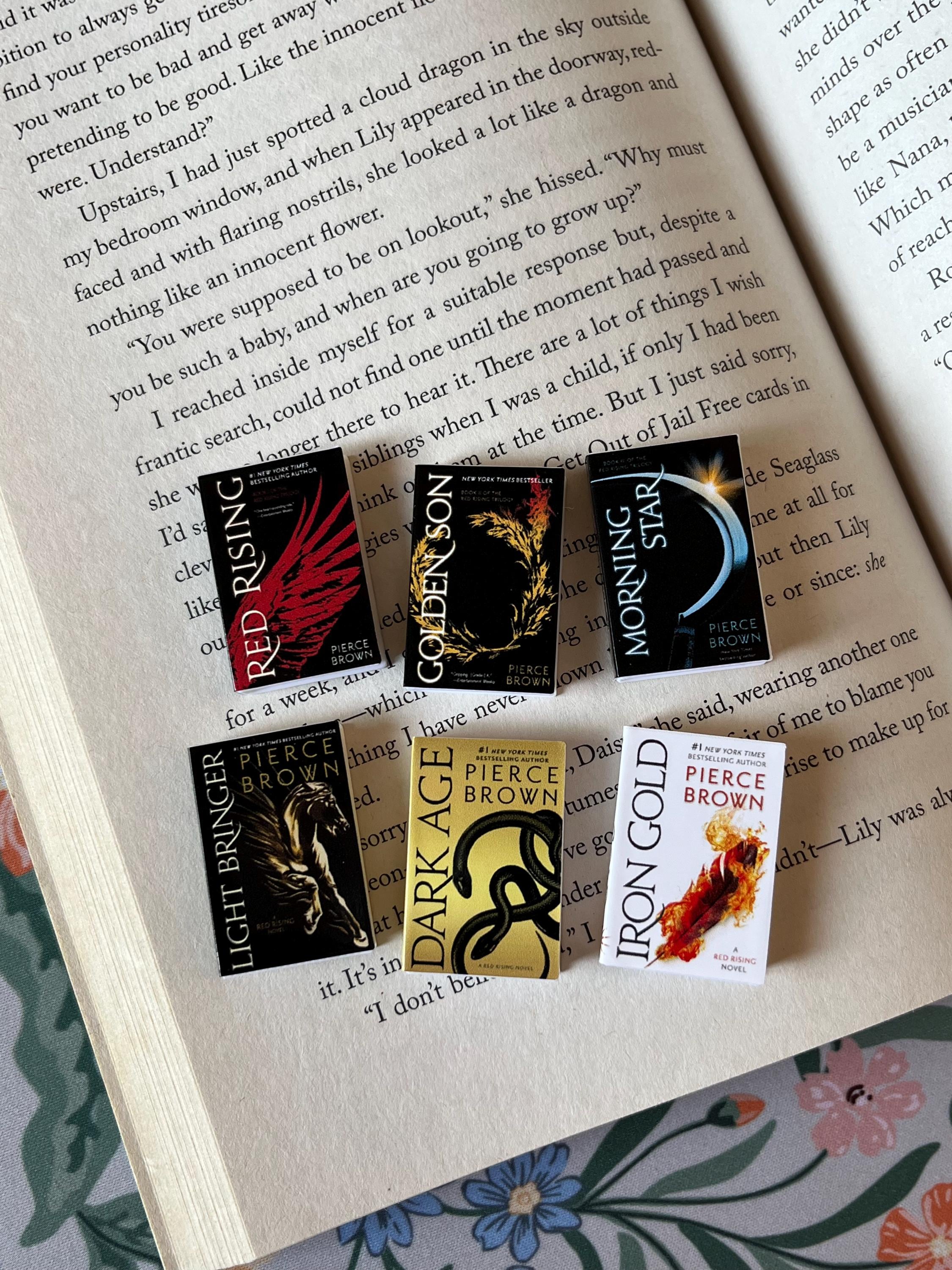 Mini Magnet Red Rising Books (set of 6 mini books)