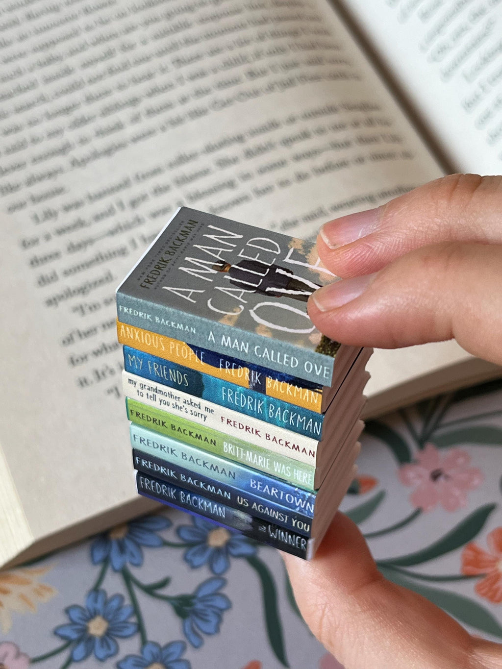 Mini Magnet Fredrik Backman Books (set of 8 mini books)