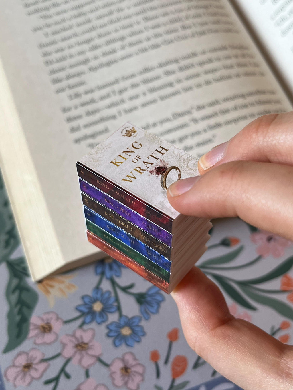 Mini Magnet Kings of Sin Books (set of 6 mini books)