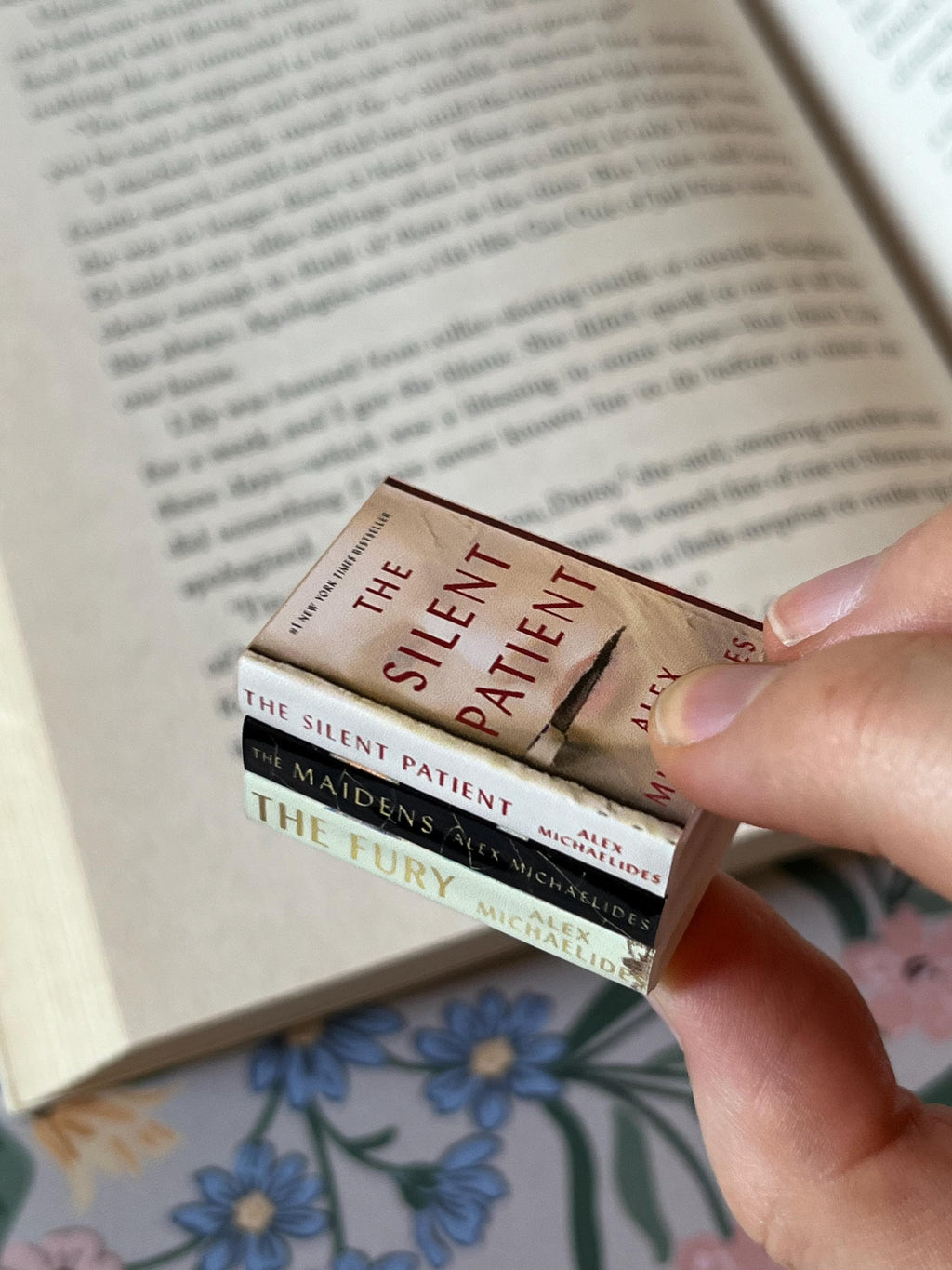 Mini Magnet Alex Michaelides Books (set of 3 mini books)