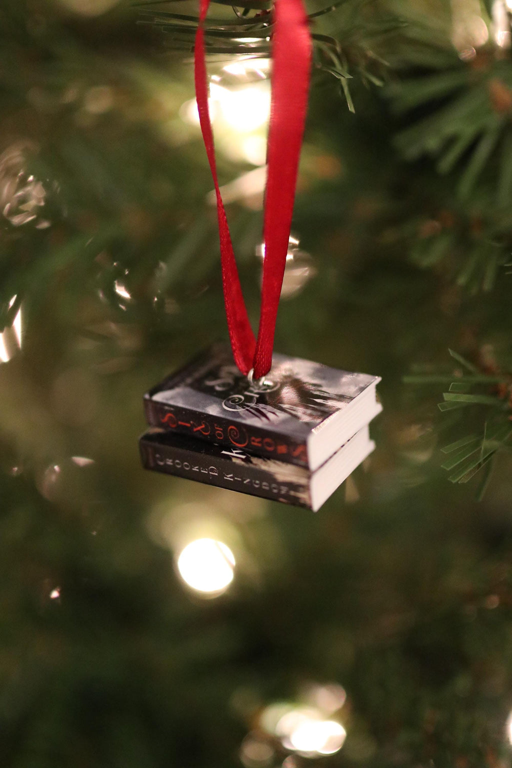 Six of Crows Mini Book Ornament