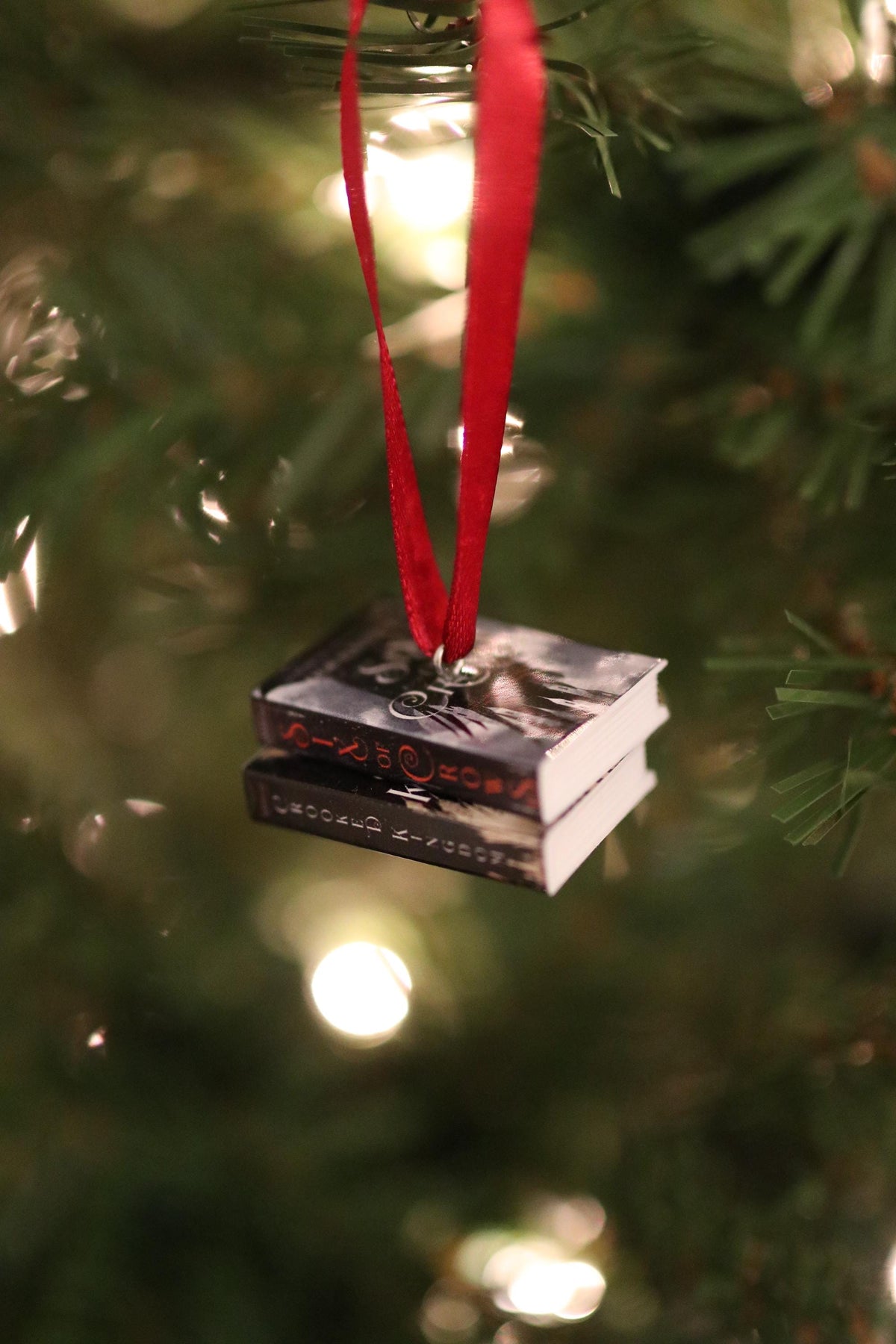 Six of Crows Mini Book Ornament
