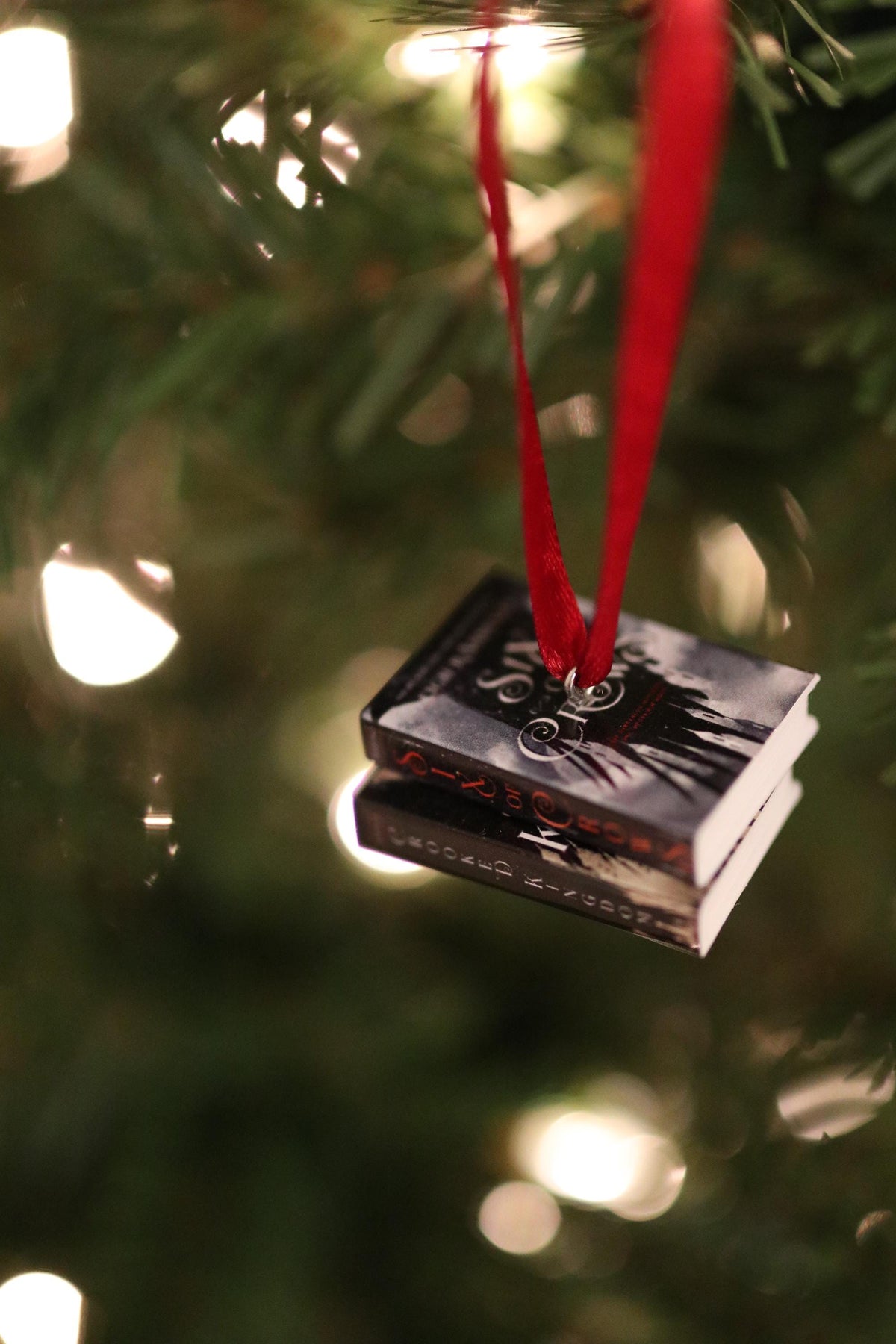 Six of Crows Mini Book Ornament