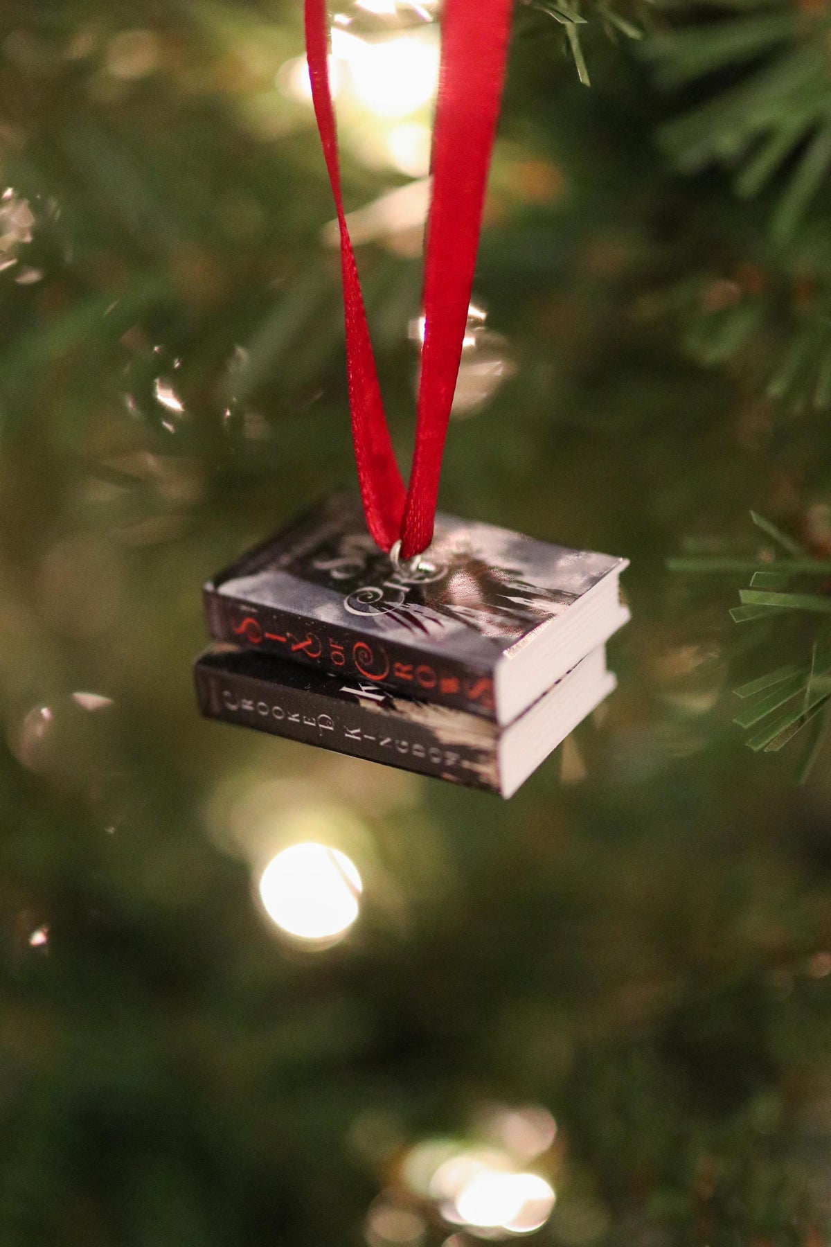 Six of Crows Mini Book Ornament