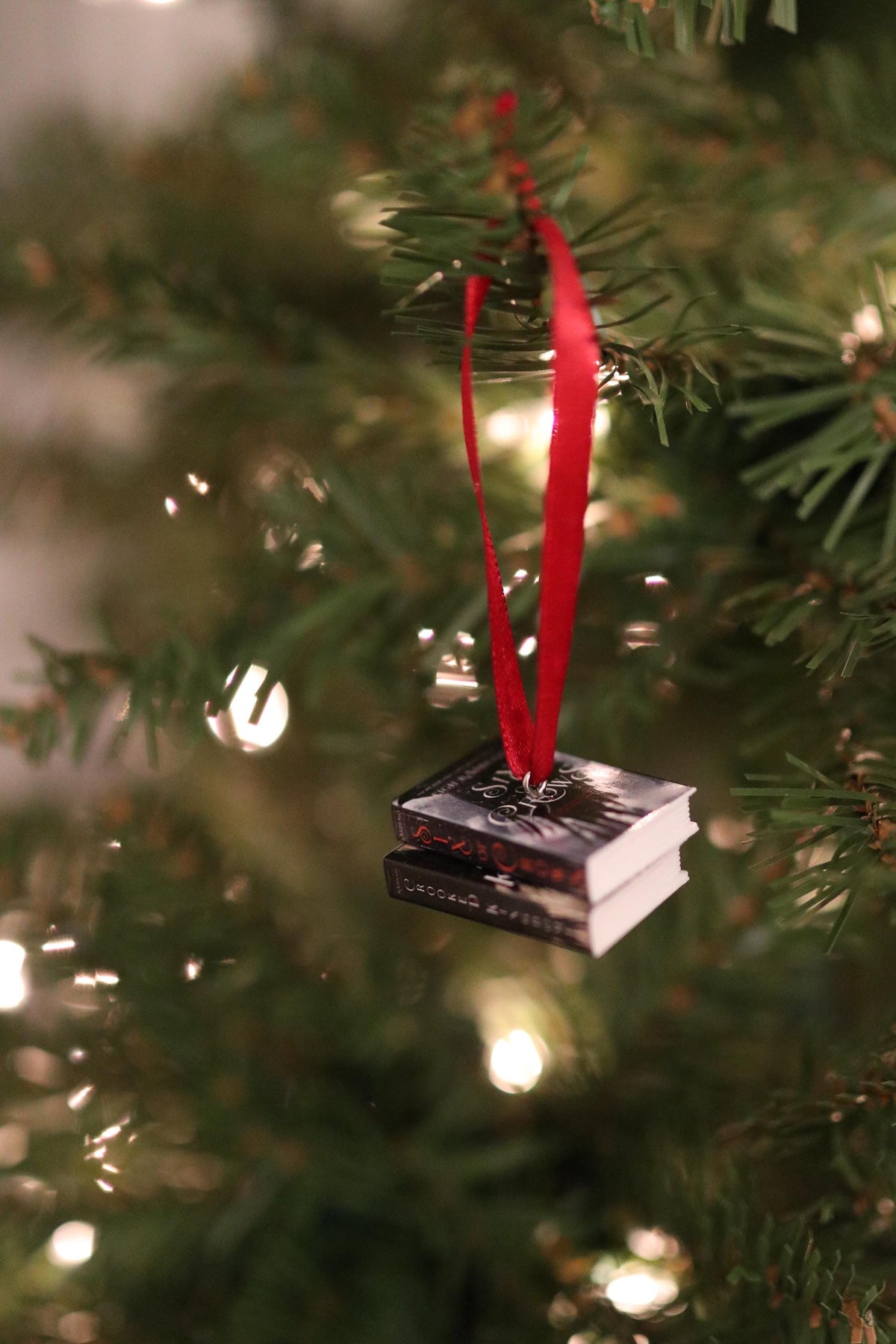Six of Crows Mini Book Ornament